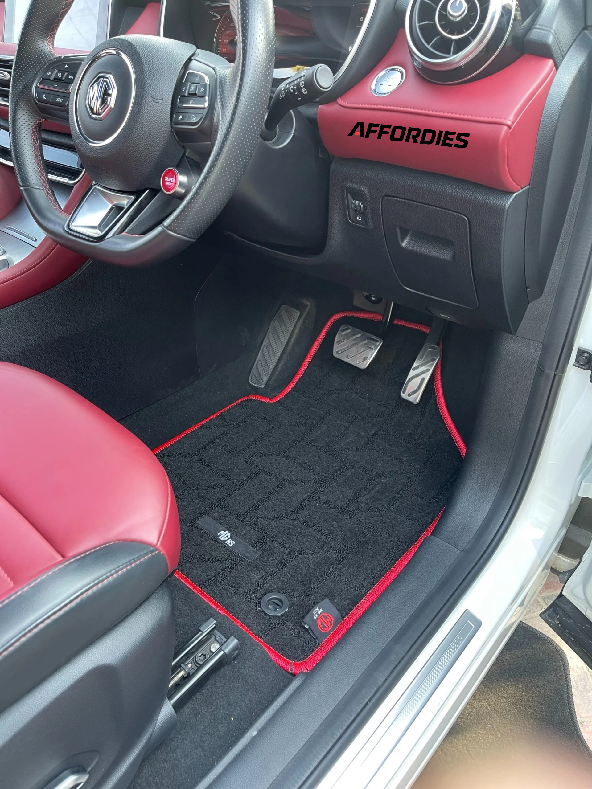MG HS 2021-Present Premium Carpet Red Outline Car Floor Mat